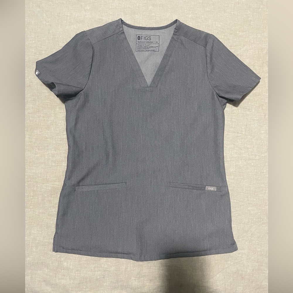 Figs Scrubs Top Women's XSmall Gray Graphite Casma Three Pocket Medical Logo